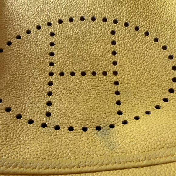 HERMES VINTAGE EVELYNE GM CROSSBODY BAG - Picture 2 of 16